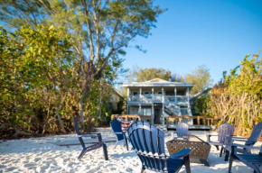 Beachfront Estate Treasure Island Paradise 6BD 3BA with Observation Deck, St Pete Beach